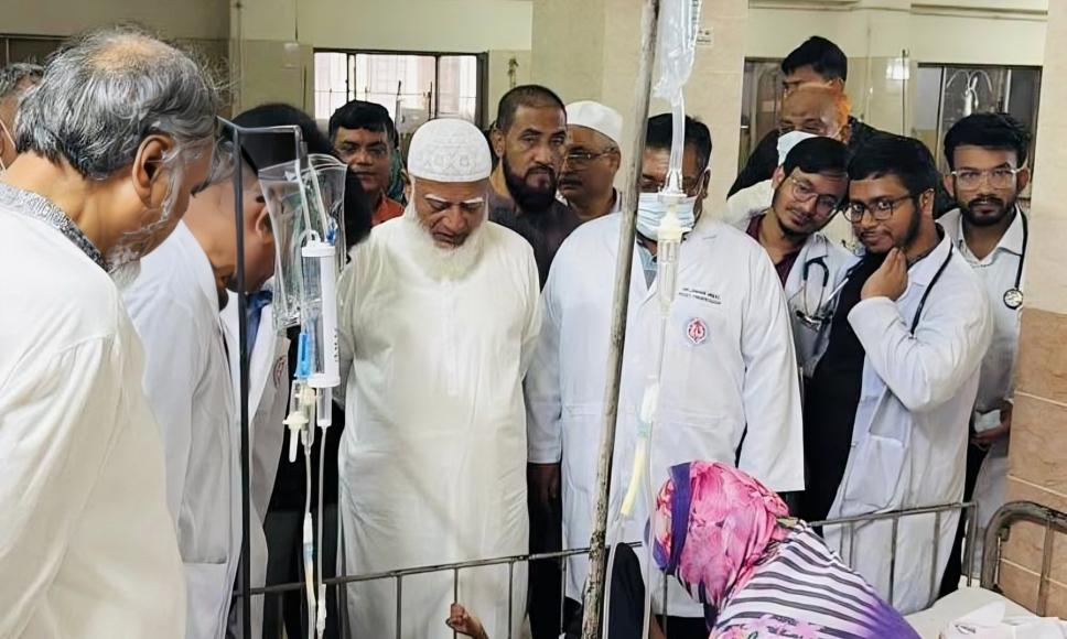 শ্যামলীতে হাম আক্রান্ত শিশুদের দেখতে গেলেন ডা. শফিকুর রহমান